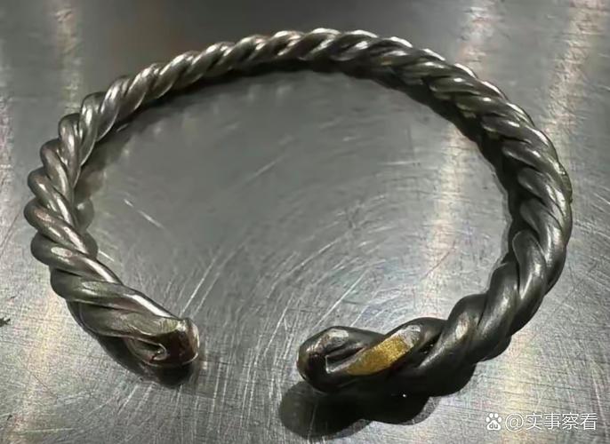 海关机检图像异常 随身行李疑似藏匿贵金属制品，旅客被拦截